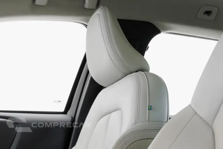 XC40 2.0 T5 Momentum AWD Geartronic