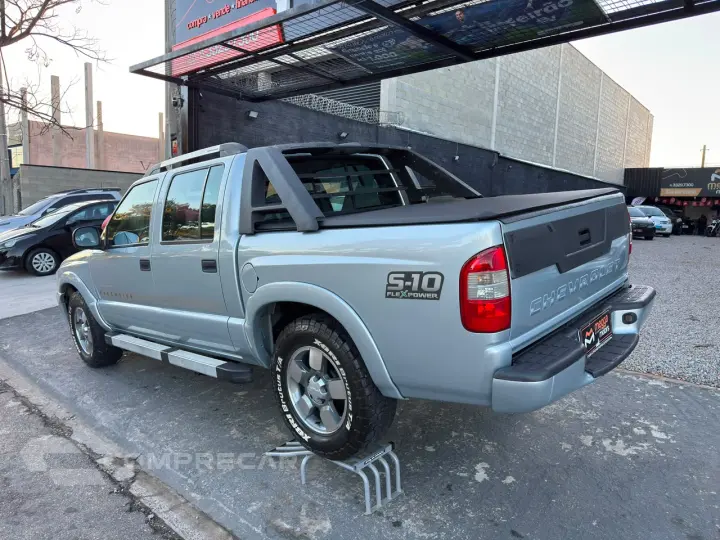 S10 2.4 FLEX EXECUTIVE CABINE DUPLA