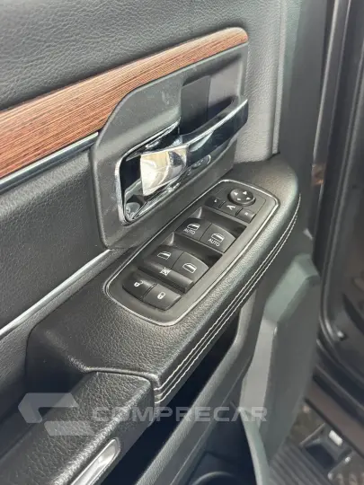 CLASSIC LARAMIE 5.7 CD V8 4X4 Aut.