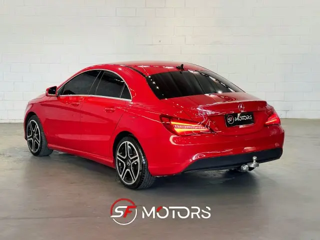 CLA 180 - 1.6 CGI 7G-DCT