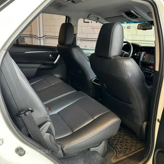HILUX 2.8 SW4 4X4 8V
