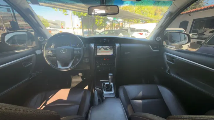 Hilux SW4 2.8 4P SRX 4X4 7 LUGARES TURBO DIESEL AUTOMÁTICO