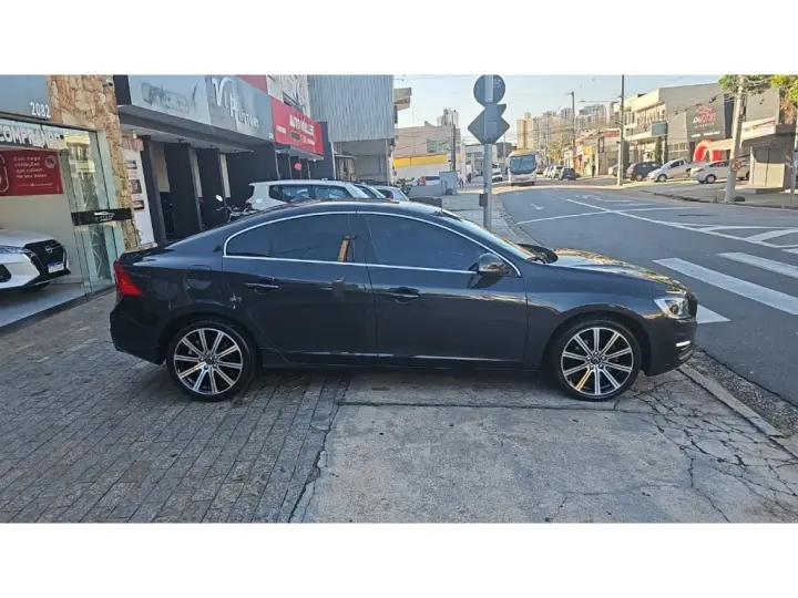 S60 2.0 T4 MOMENTUM GASOLINA 4P AUTOMÁTICO