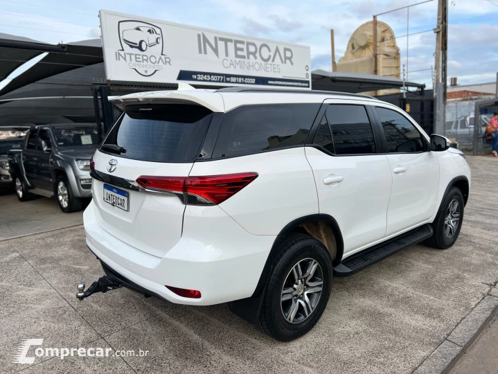 HILUX SW4 2.7 SR 7 Lugares 4X2 16V
