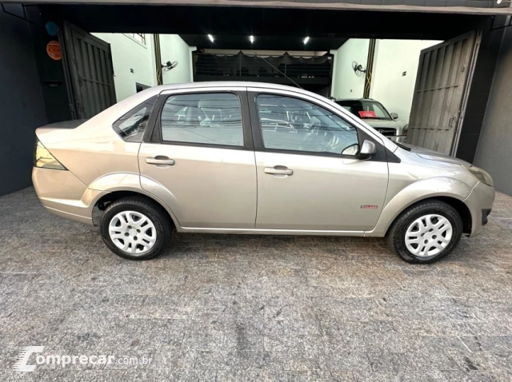 FIESTA 1.6 MPI Class Sedan 8V