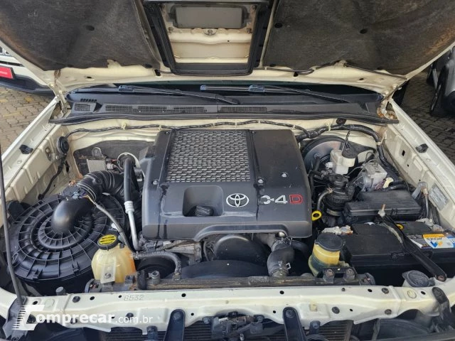 HILUX SW4 - 3.0 SRV 4X4 7 LUGARES 16V TURBO INTERCOOLER 4P A