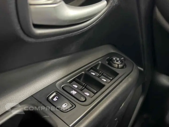 RENEGADE 1.3 T270 TURBO FLEX LONGITUDE AT6