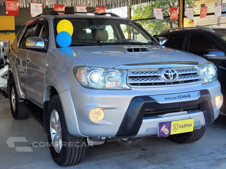 Hilux SW4 SRV D4-D 4x4 3.0 TDI Dies. Aut