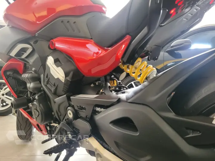 DIAVEL V4 1158