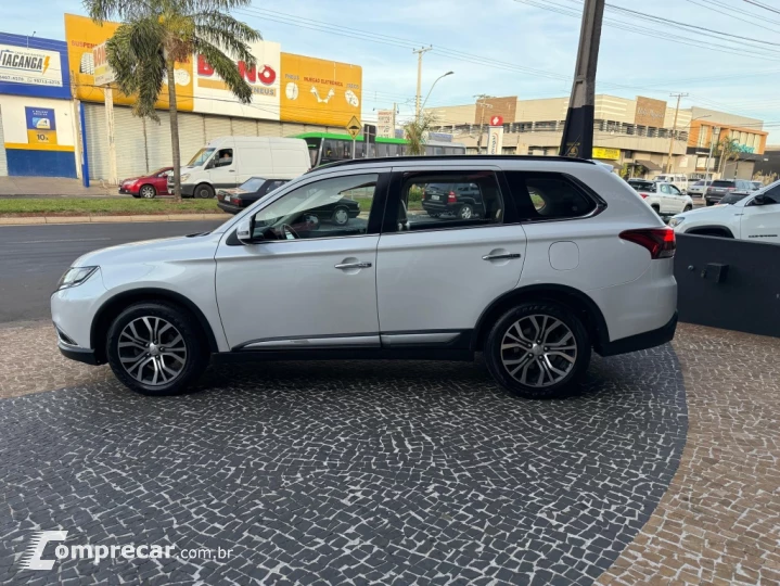 OUTLANDER 2.2 MIVEC DI-D DIESEL HPE-S AWD AUTOMÁTICO