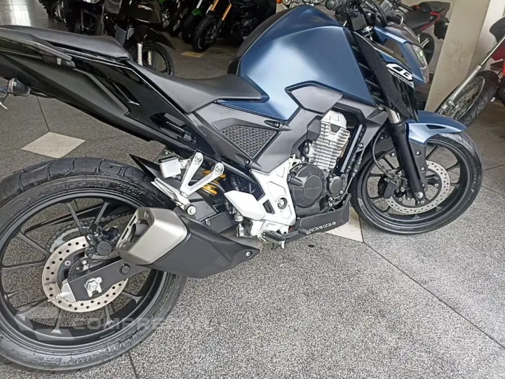 CB 300F Twister Flex