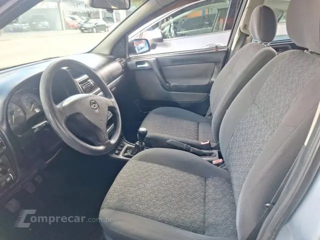 ASTRA SEDAN - 2.0 MPFI ADVANTAGE SEDAN 8V 4P MANUAL