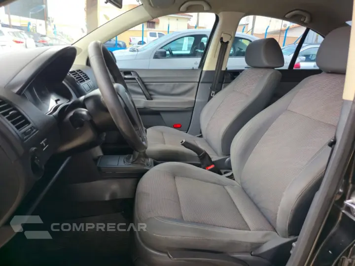 Polo Sedan 1.6 4P COMFORTLINE FLEX