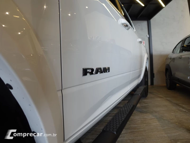 Classic 5.7 V8 32V 4P HEMI LARAMIE AUTOMÁTICO