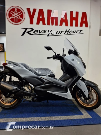 XMAX 300