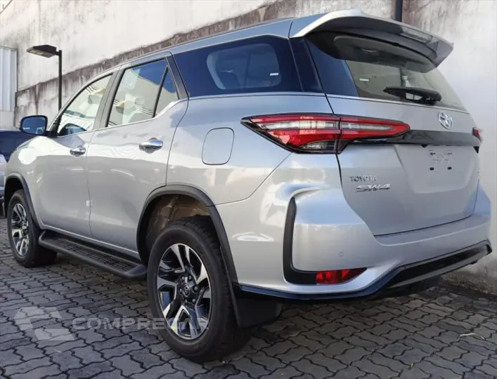 HILUX SW4 2.8 D-4D TURBO DIESEL SRX PLATINUM 7L 4