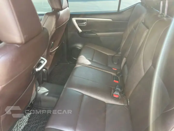 HILUX SW4 2.7 SRV 7 Lugares 4X2 16V