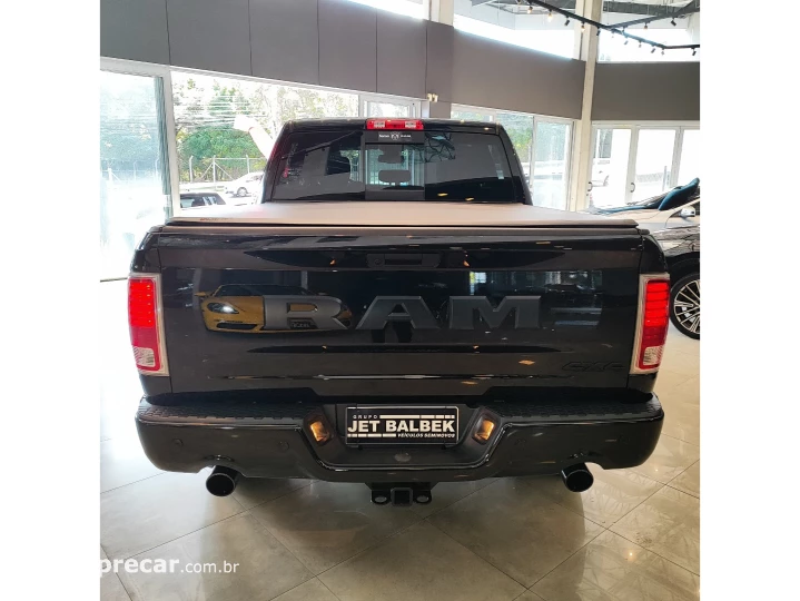 CLASSIC 5.7 V8 GASOLINA LARAMIE NIGHT EDITION CD 4X4 AUTOMÁT