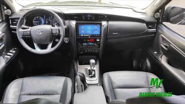 HILUX SW4 2.8 D-4D TURBO DIESEL SRX 4X4 AUTOMÁTICO