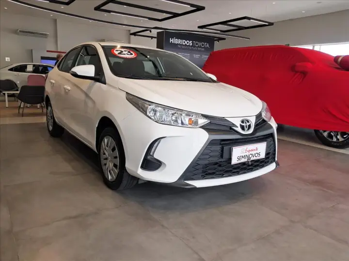 YARIS 1.5 16V FLEX SEDAN XL LIVE MULTIDRIVE