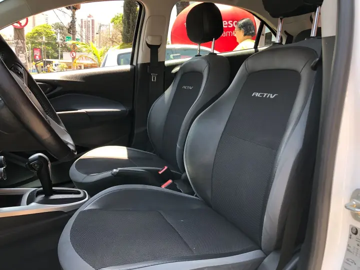 Onix 1.4 Mpfi Activ 8V Flex 4P Automático