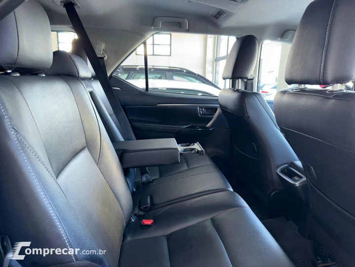 Hilux SW4 SRX 2.8