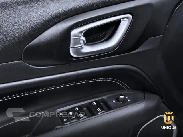 COMMANDER - 1.3 T270 TURBO LONGITUDE AT6