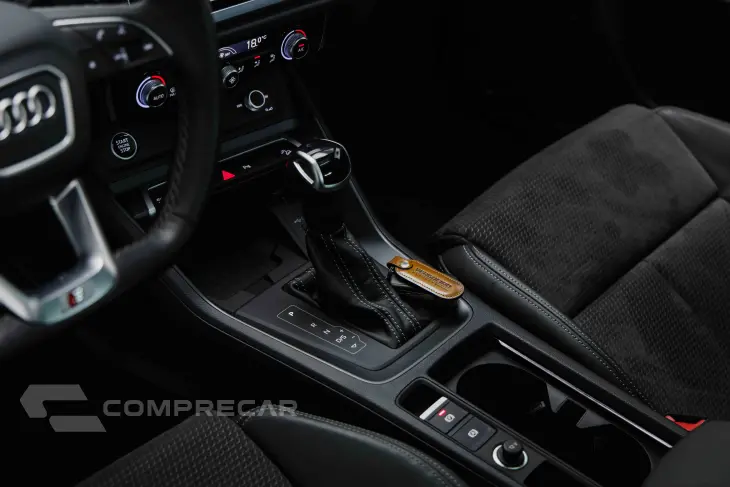 Q3 2.0 40 TFSI Performance Black Quattro