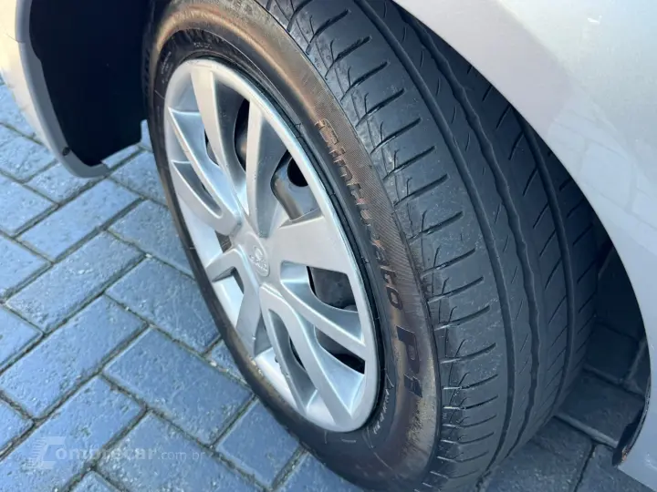 LOGAN 1.6 Expression 8V