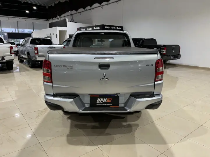 L200 TRITON 2.4 16V Turbo GLS CD 4X4