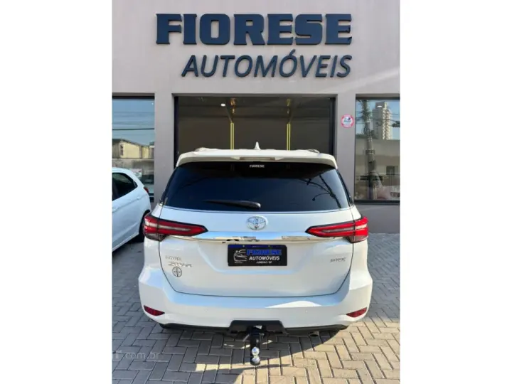 HILUX SW4 2.8 D-4D TURBO DIESEL SRX 7L 4X4 AUTOMÁTICO