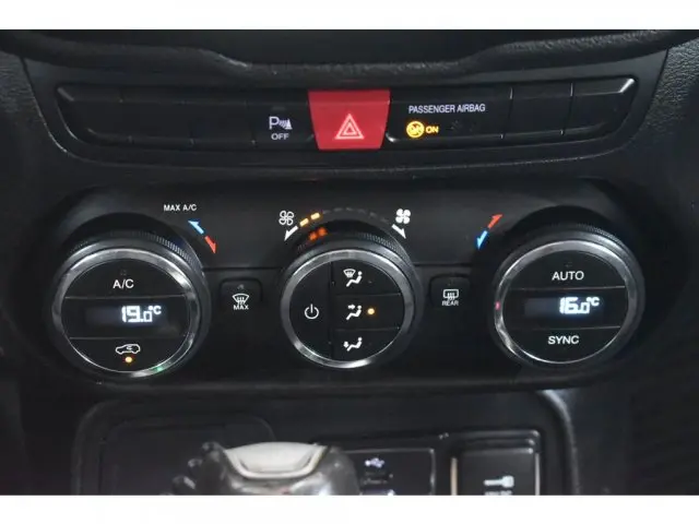 RENEGADE - 1.8 16V LONGITUDE 4P AUTOMÁTICO