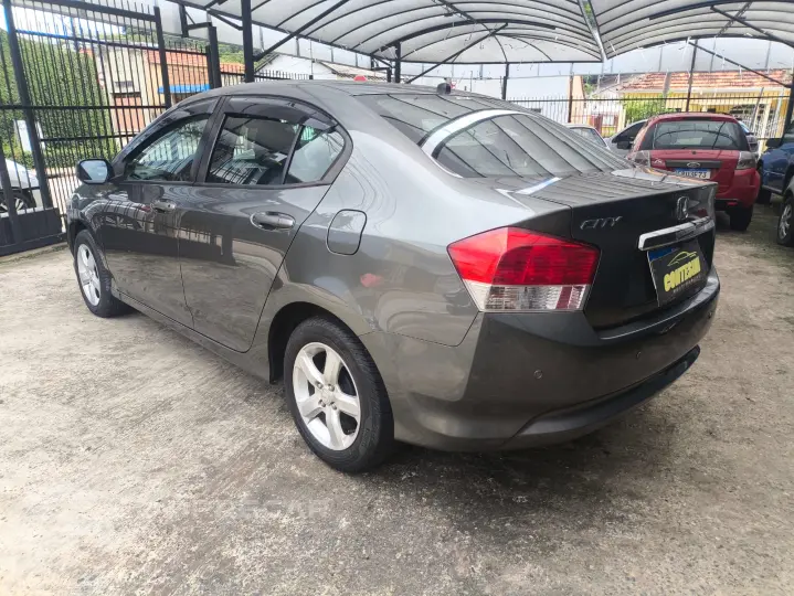 CITY 1.5 DX Sedan 16V