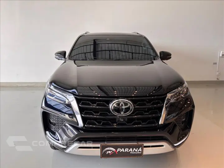 HILUX SW4 2.8 D-4D TURBO DIESEL SRX 7L 4X4 AUTOMÁ