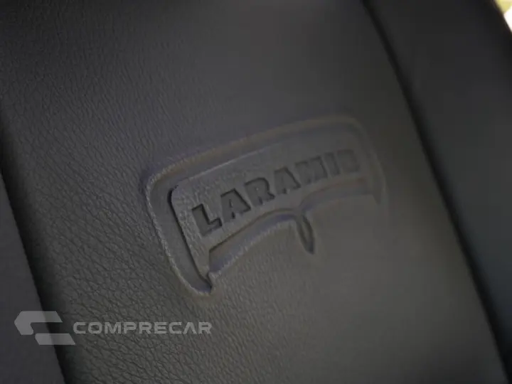 CLASSIC 5.7 V8 GASOLINA LARAMIE NIGHT EDITION CD 4X4 AUTOMÁT