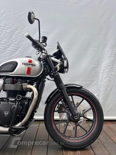 TRIUMPH STREET TWIN