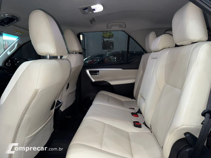 HILUX SW4 2.8 D-4d Turbo Diamond 7L