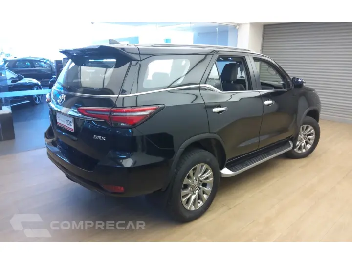 HILUX SW4 2.8 D-4D TURBO DIESEL SRX 7L 4X4 AUTOMÁTICO