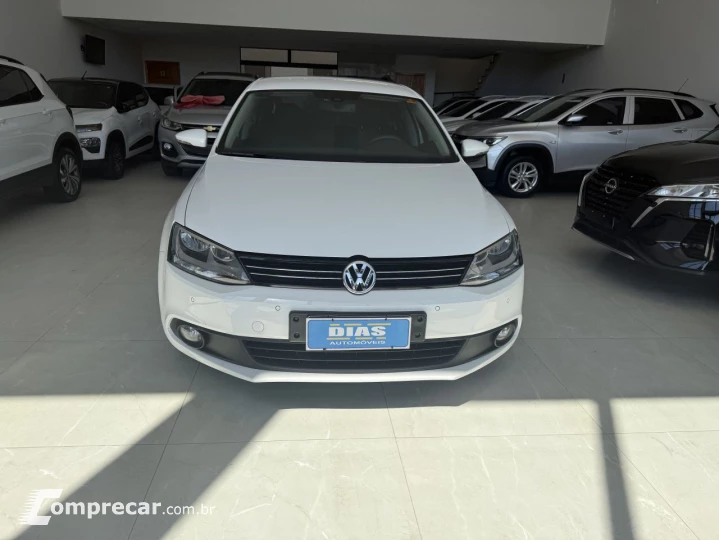 Jetta 2.0 4P CONFORTLINE TIPTRONIC AUTOMÁTICO