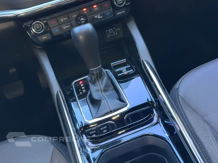 COMMANDER 1.3 T270 TURBO FLEX OVERLAND AT6