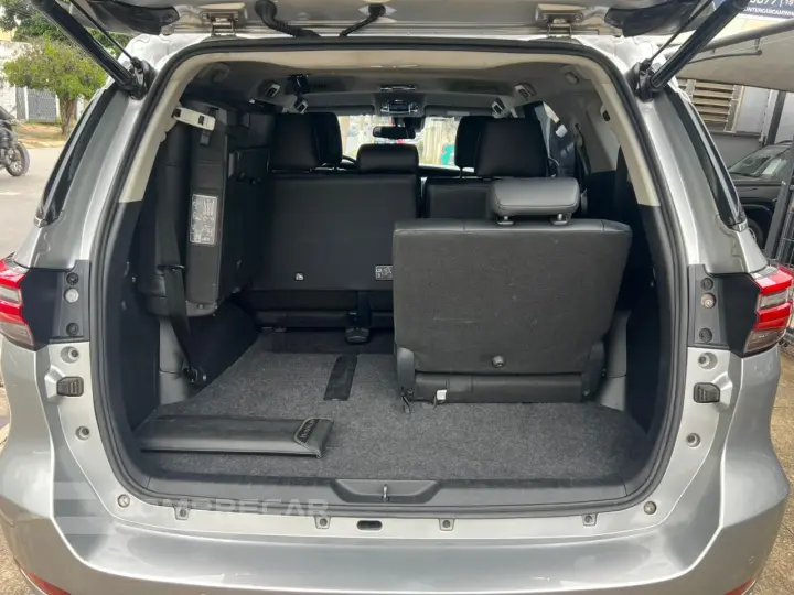 HILUX SW4 2.8 D-4d Turbo SRX 7L 4X4