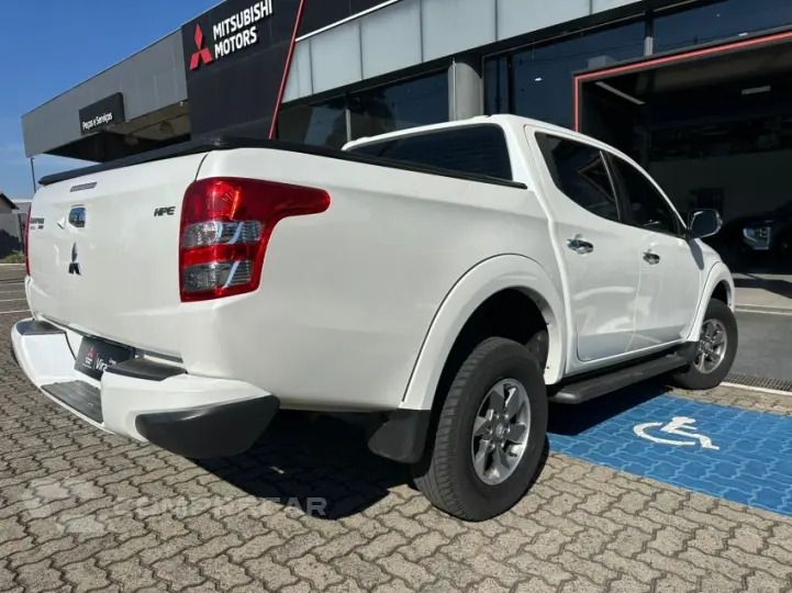 L200 TRITON 2.4 16V Turbo Sport HPE CD 4X4