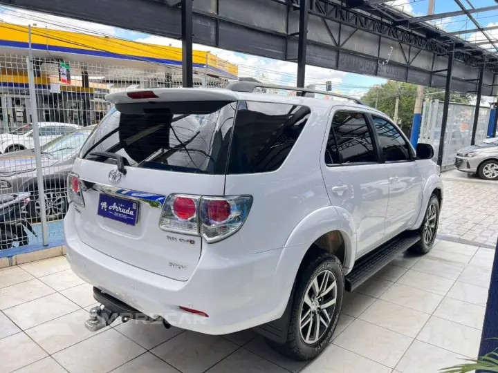 Hilux SW4 SRV D4-D 4x4 3.0 TDI Dies. Aut