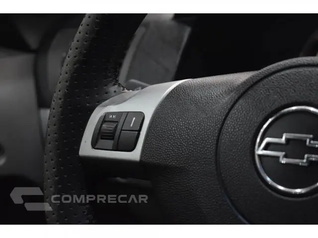 VECTRA SEDAN - 2.0 MPFI ELEGANCE 8V 4P MANUAL