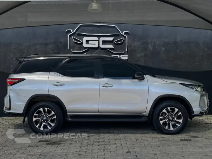 HILUX SW4 2.8 D-4D TURBO DIESEL DIAMOND 7L 4X4 AUTOMÁTICO