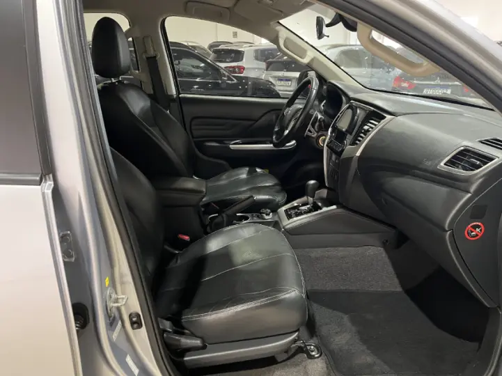 L200 TRITON 2.4 16V Turbo Sport HPE CD 4X4
