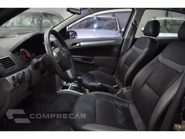 VECTRA SEDAN - 2.0 MPFI ELEGANCE 8V 4P MANUAL