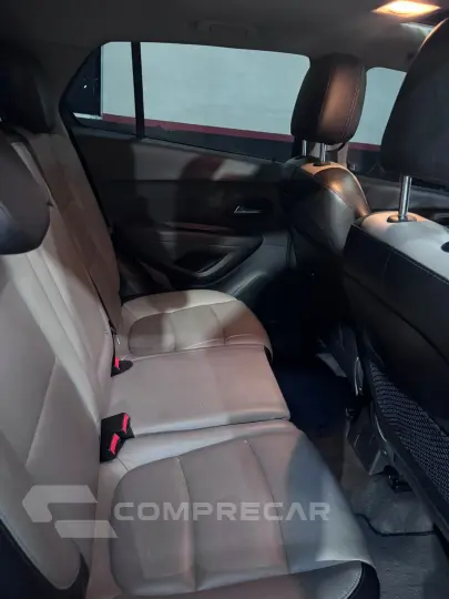 Tracker 1.8 LTZ com teto solar