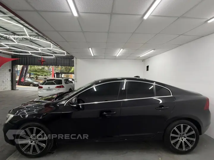 S60 T-5 MOMENTUM 2.0 245cv 4p