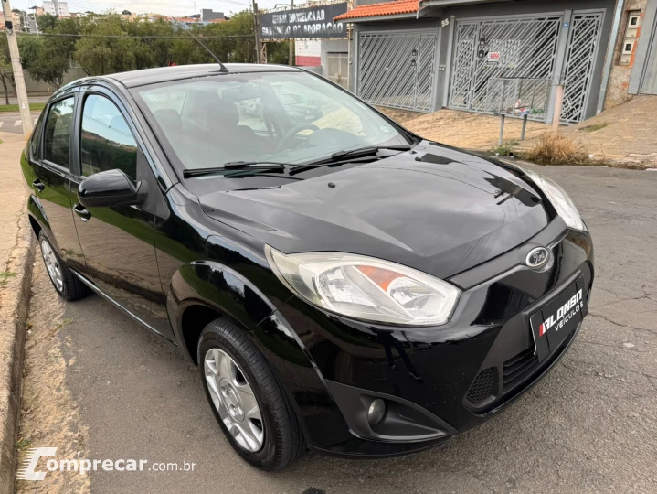 FIESTA 1.6 Rocam SE Sedan 8V